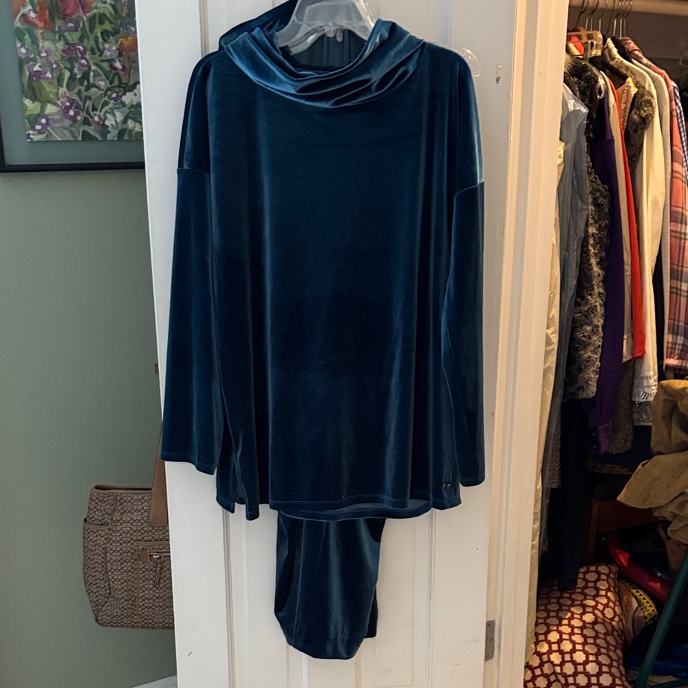 Jones New York Teal Velvet Track Pants & Top Set
